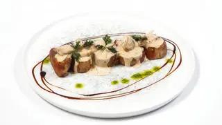 Muschiulet de porc cu sos de hribi