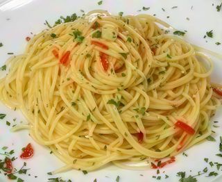 Spaghetti aglio, olio e peperoncino