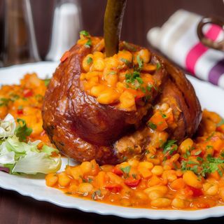 Ciolan la cuptor cu iahnie de fasole