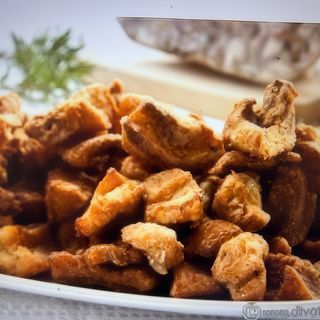 Jumări tradiționale și salată de ceapa