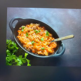 Varză călită cu cârnați la garnita