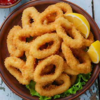 Calamari Fritti pe pat de cartofi
