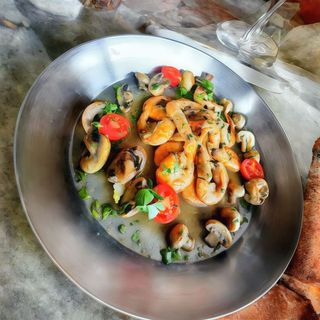 Creveti intregi la tigaie