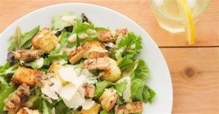 Salata Caesar cu pui