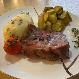 Ceafă de porc la sous vide și cartof cu trufe