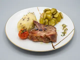 Ceafă de porc la sous vide și cartof cu trufe