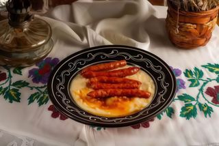 Fasole bătută cu cârnăciori