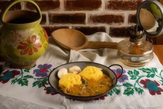 Tocăniță de ciuperci cu mămăliguță