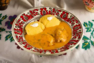 Papricaș de pui cu mămăliguta 