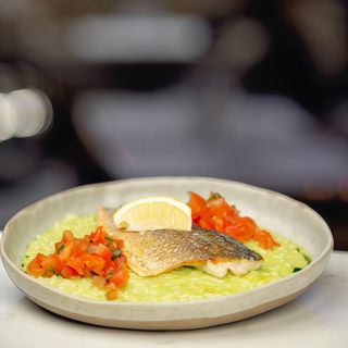 Risotto cu piure de mazăre file de doradă și tartar de roșii 550g