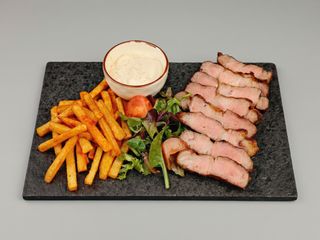 Ceafa de porc iberic si cartofi prajiti cu boia afumata 450g
