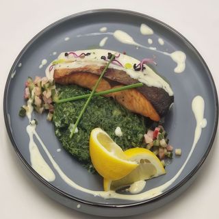 Somon PE PAT DE SPANAC CU SOS BUTTERLEMON