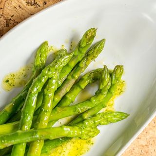 Sparanghel la grătar