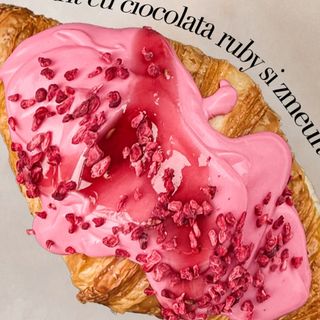 Croissant cu ciocolata Ruby si zmeura