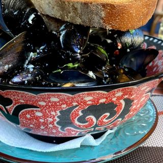 Supa de scoici in sos de rosii