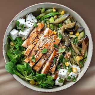 Salatã de pui cu dovlecei