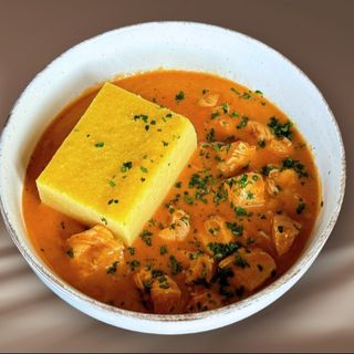 Papricaș de pui cu mămăligă
