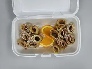 Clatite cu dulceata de capsuni