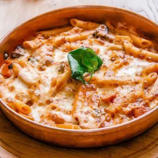 Penne al forno cu sos bolognese