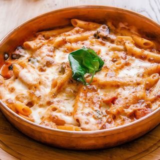 Penne al forno cu sos bolognese