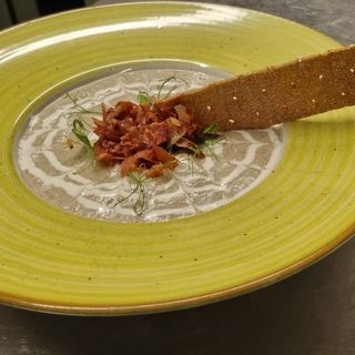 Supa crema de ciuperci cu prosciutto, parmesan si crutoane