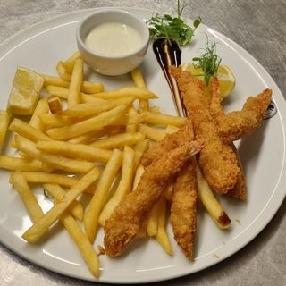 Creveti cu cartofi pai si sos grecesc