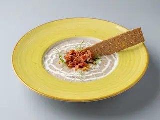 Supa crema de ciuperci cu prosciutto, parmesan si crutoane