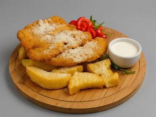Snitel de porc in pesmet cu parmesan