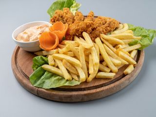 Crispy, cartofi pai, sos