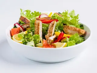 Salata cu pui