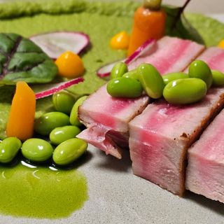 File ton cu piure de mazăre și edamame