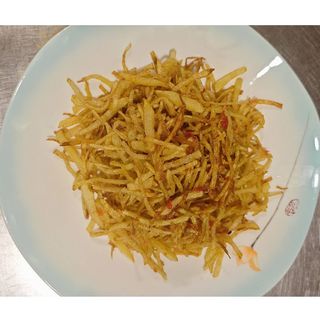 Cartofi prajiti in sos picant