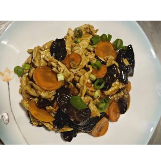 Carne de pui cu bureti chinezesti