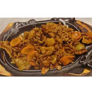 Porc cu 10 ingrediente pe placa incinsa