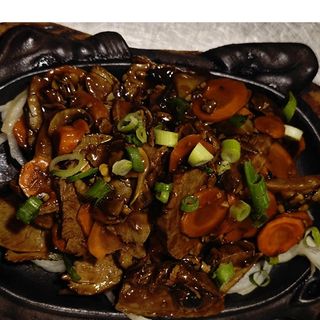 Rata cu 10 ingrediente pe placa incinsa