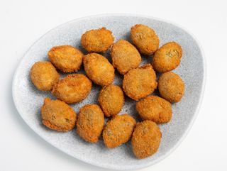 Masline verzi pane umplute cu migdale