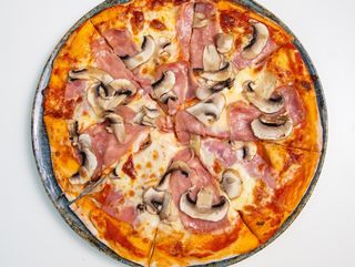 PIZZA PROSCIUTTO FUNGHI+ O DOZA COLA