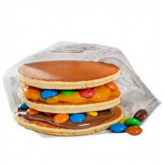 Trio pancakes cu nutella, cremă de portocale și M&M