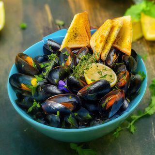 Midii în sos de vin