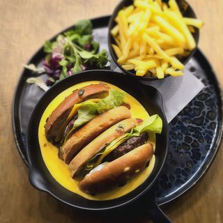 double cheesy burger cheddar