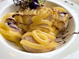 Fantezie de gogosi cu crema de vanilie