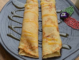 Clătite cu crema de vanilie si amarene