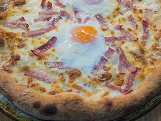Pizza carbonara