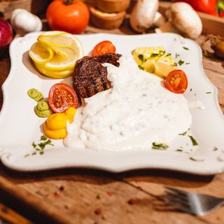 Piept de pui cu smântână și ciuperci