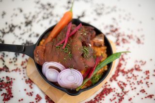 Ciolan afumat cu iahnie de fasole