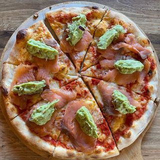 Pizza cu Somon si Guacamole