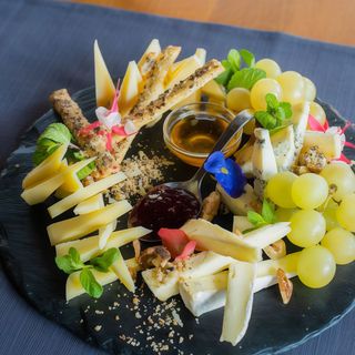 Platou de brânzeturi