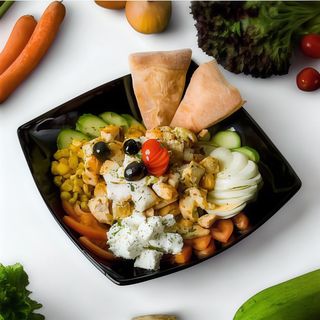 Salata piept de pui cu feta