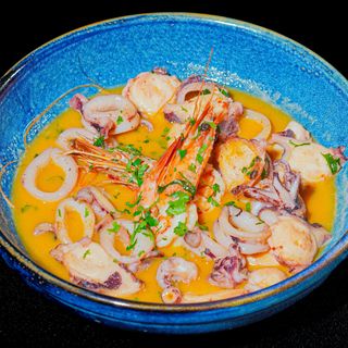 Tigaie picantă cu fructe de mare