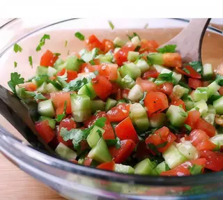 Salată de roșii și castraveți(150 gr) 
